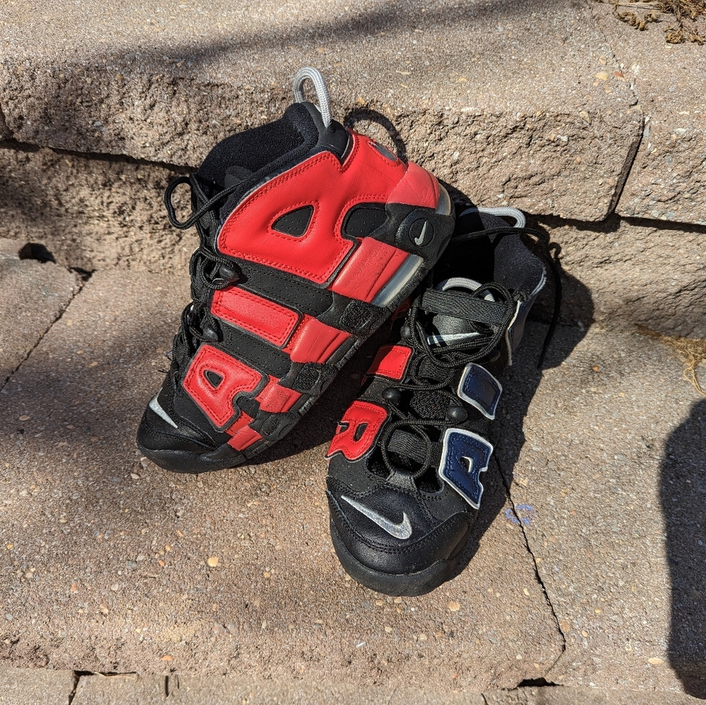 Nike Air Uptempo 6.5 Y EUC no box Smoke Free Small dog$65 plus shipping